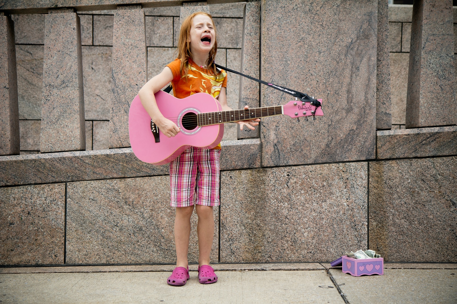 vokalys article la vie humour les rêves patientent petite fille qui joue de la guitare mon rêve d'enfant faire de la musique chant prénatal